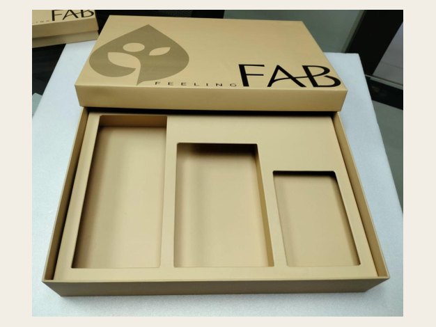 Kraft rigid tray with fitted compartments